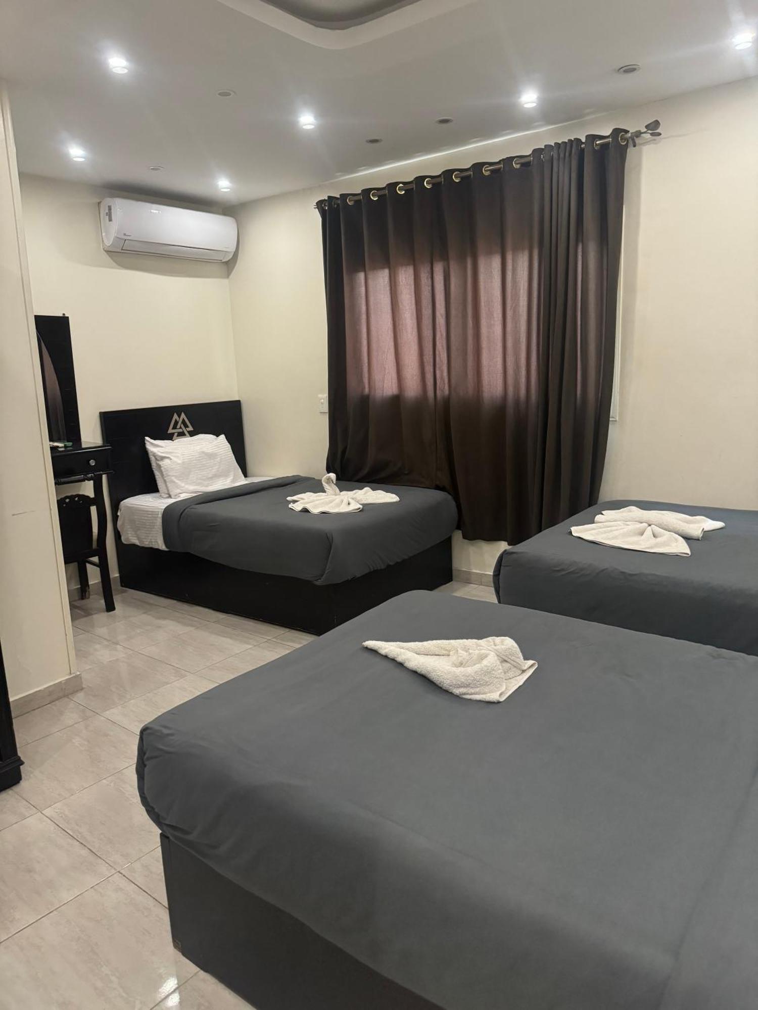 Pyramids And Sphinx Hotel Kafret el-Gabal Esterno foto