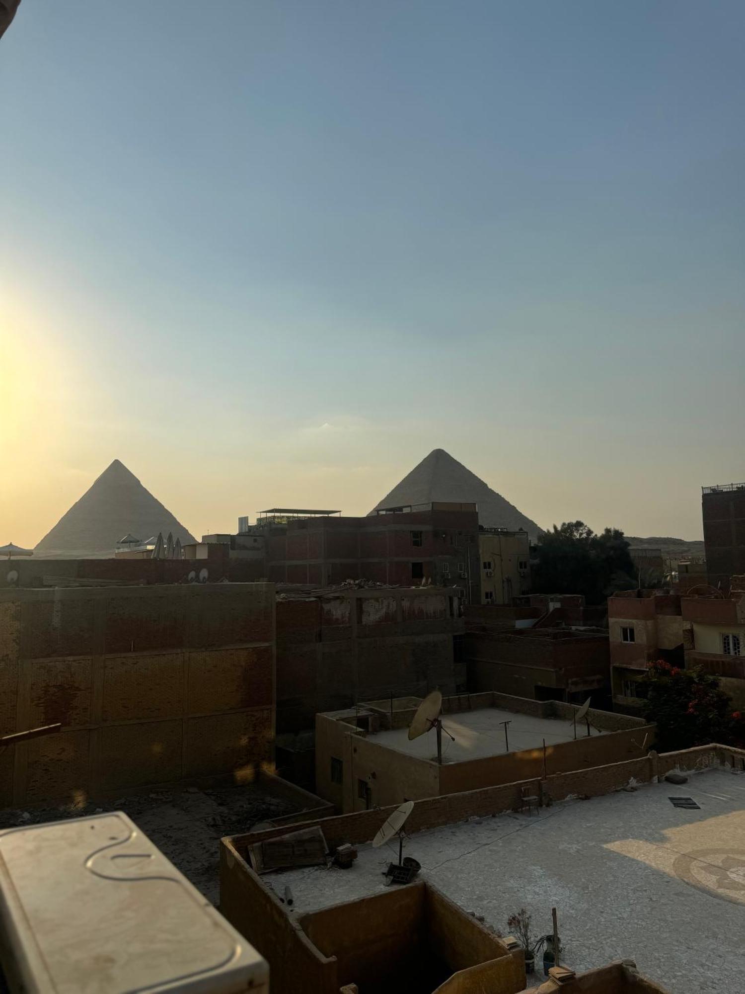 Pyramids And Sphinx Hotel Kafret el-Gabal Esterno foto