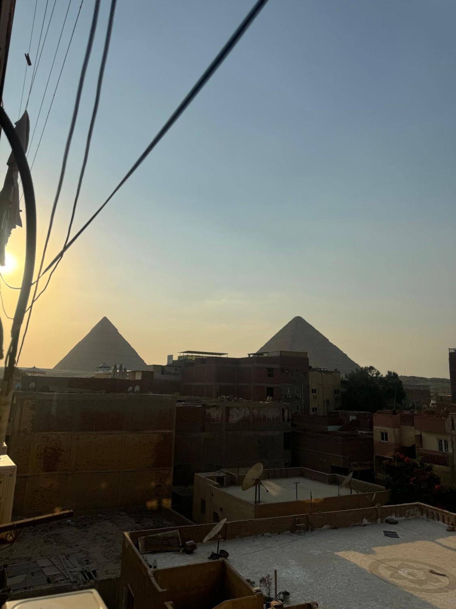 Pyramids And Sphinx Hotel Kafret el-Gabal Esterno foto