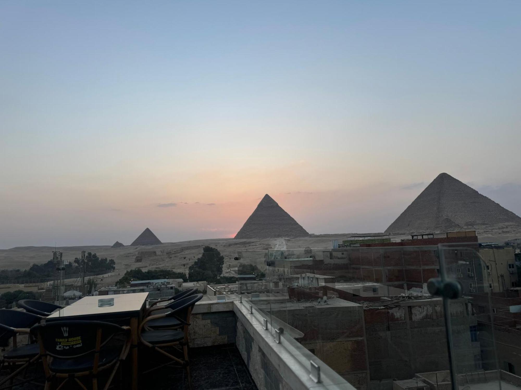 Pyramids And Sphinx Hotel Kafret el-Gabal Esterno foto