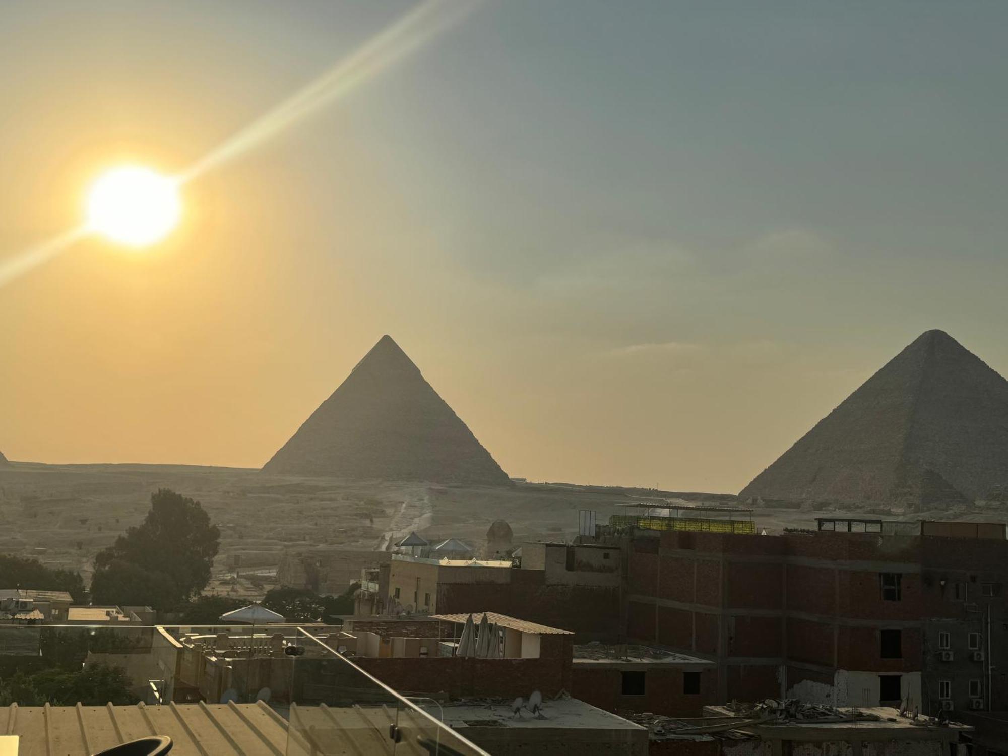 Pyramids And Sphinx Hotel Kafret el-Gabal Esterno foto