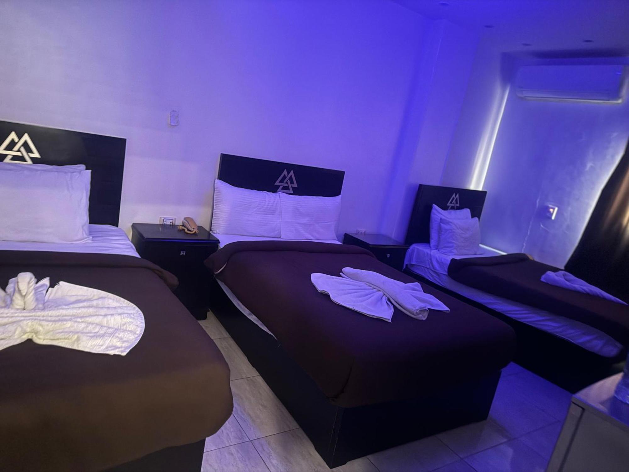 Pyramids And Sphinx Hotel Kafret el-Gabal Esterno foto