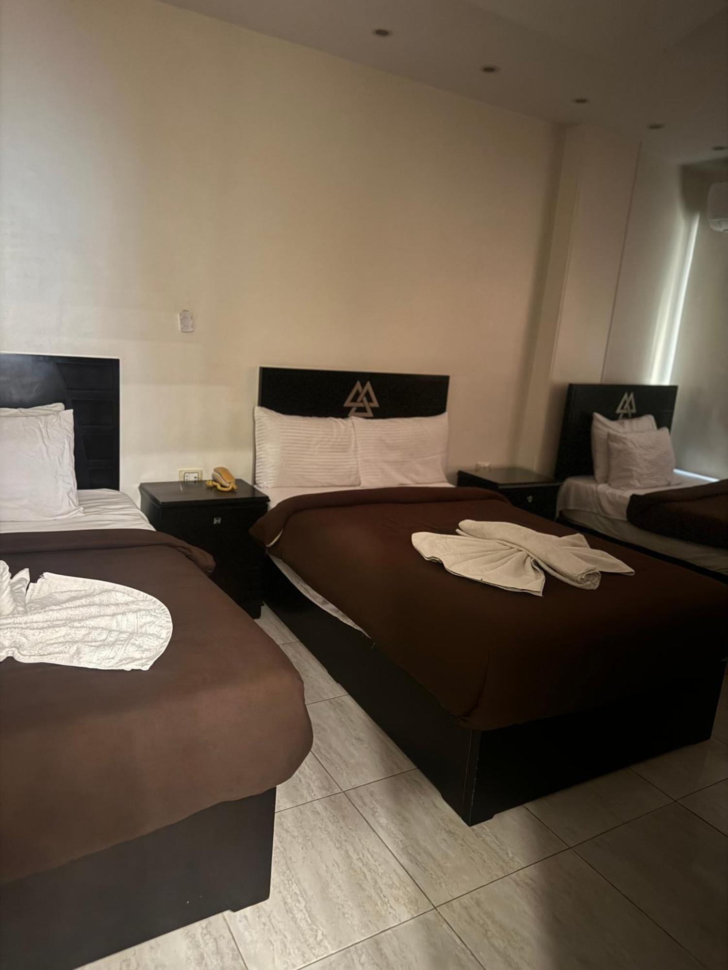 Pyramids And Sphinx Hotel Kafret el-Gabal Esterno foto