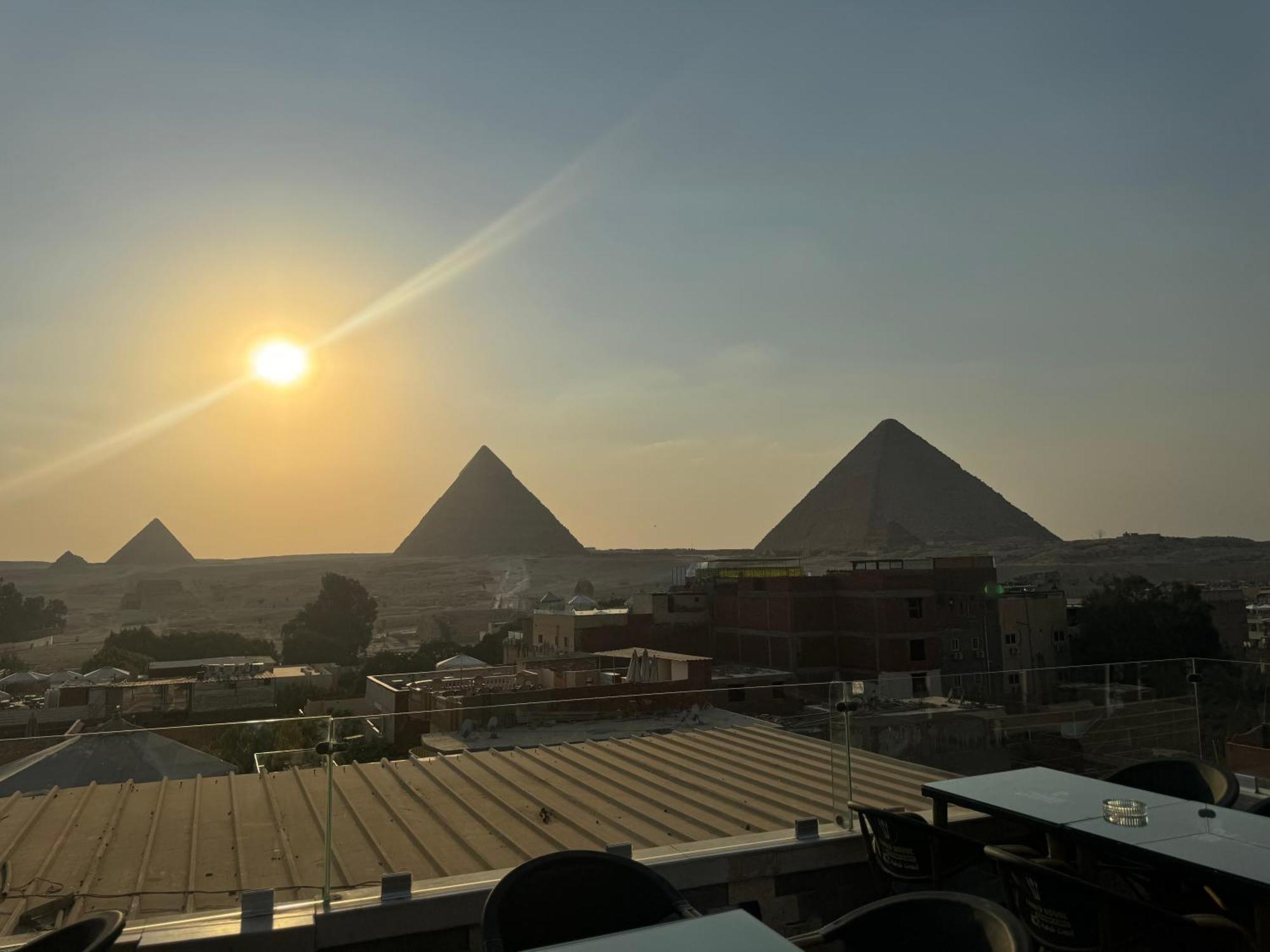 Pyramids And Sphinx Hotel Kafret el-Gabal Esterno foto