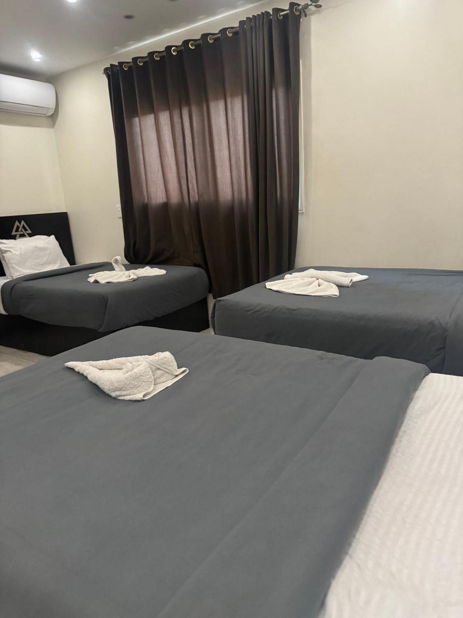 Pyramids And Sphinx Hotel Kafret el-Gabal Esterno foto