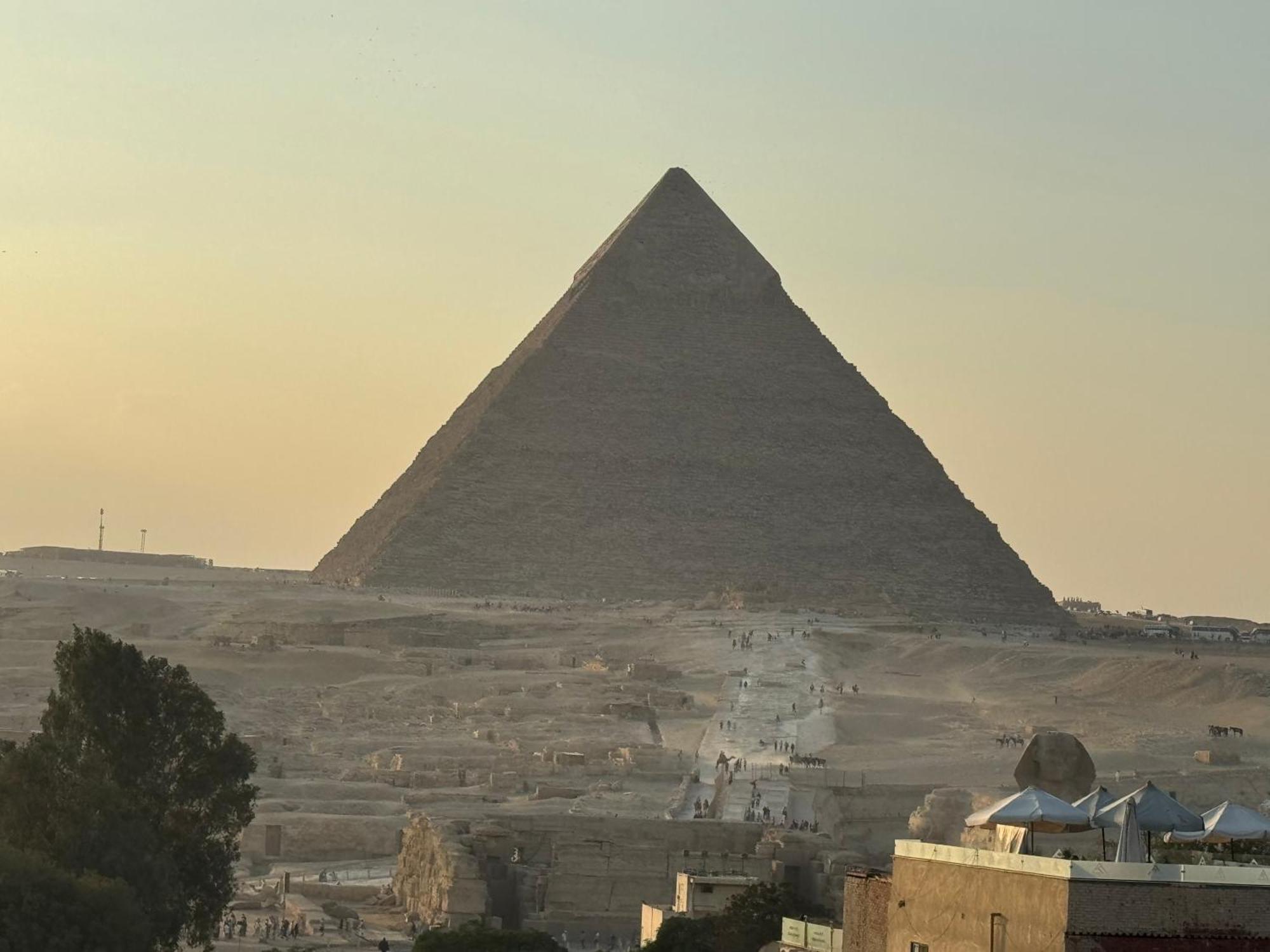 Pyramids And Sphinx Hotel Kafret el-Gabal Esterno foto