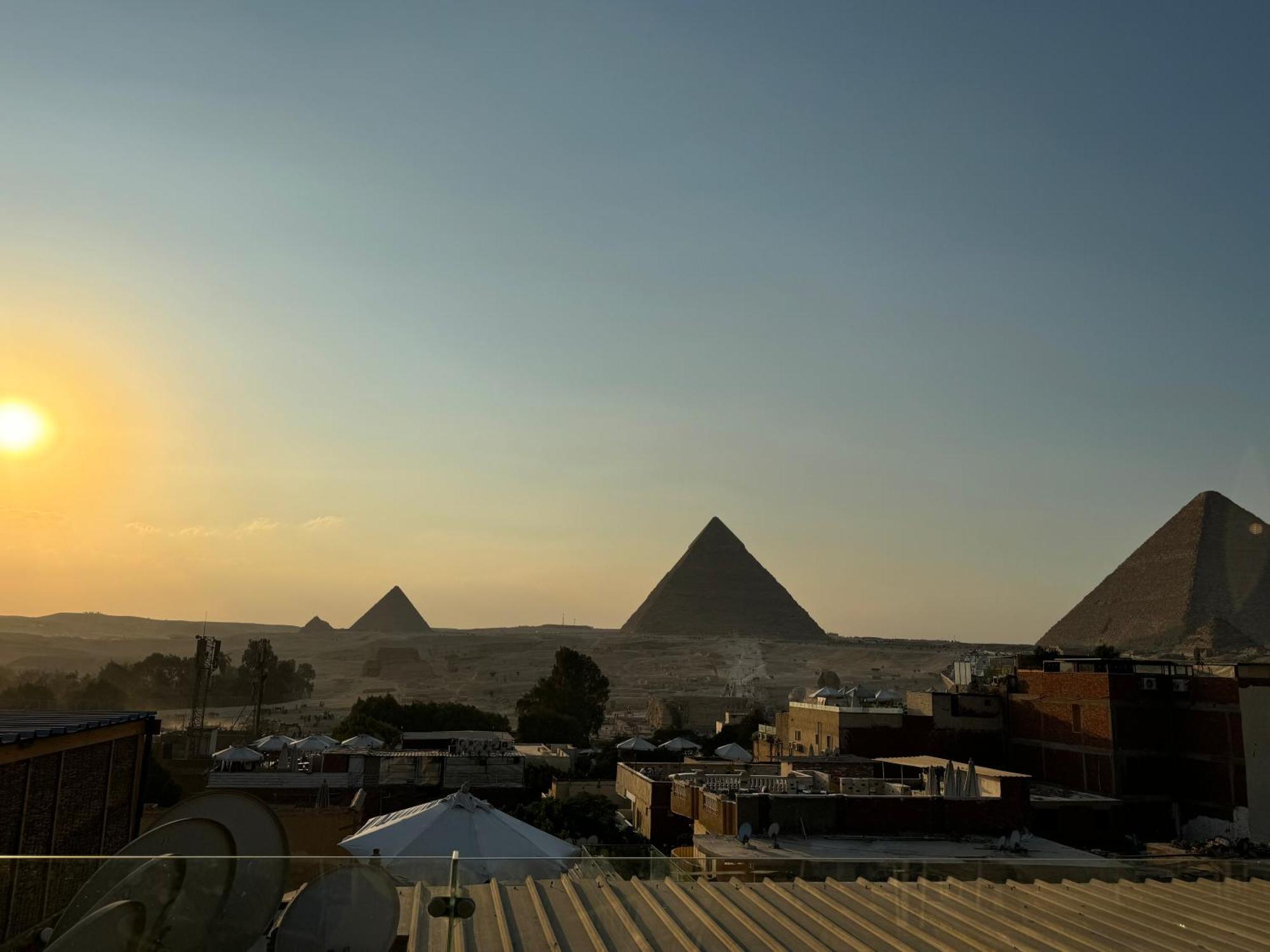 Pyramids And Sphinx Hotel Kafret el-Gabal Esterno foto
